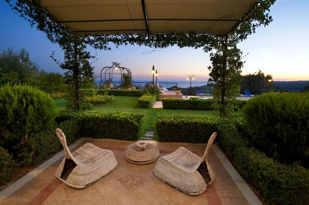 Lucia Simona Villas Mousata Grecia